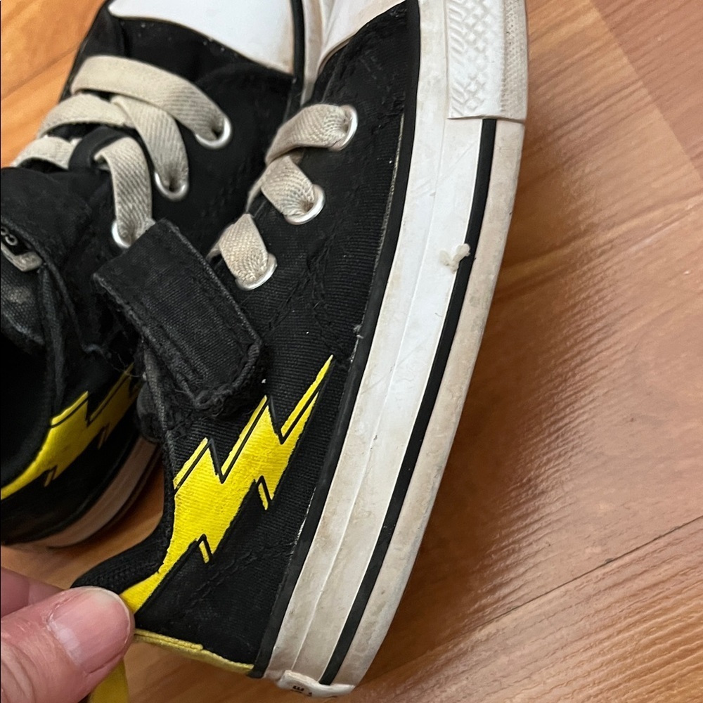 Converse Chuck Taylor All Star low top sneakers with yellow lightning bolt Size